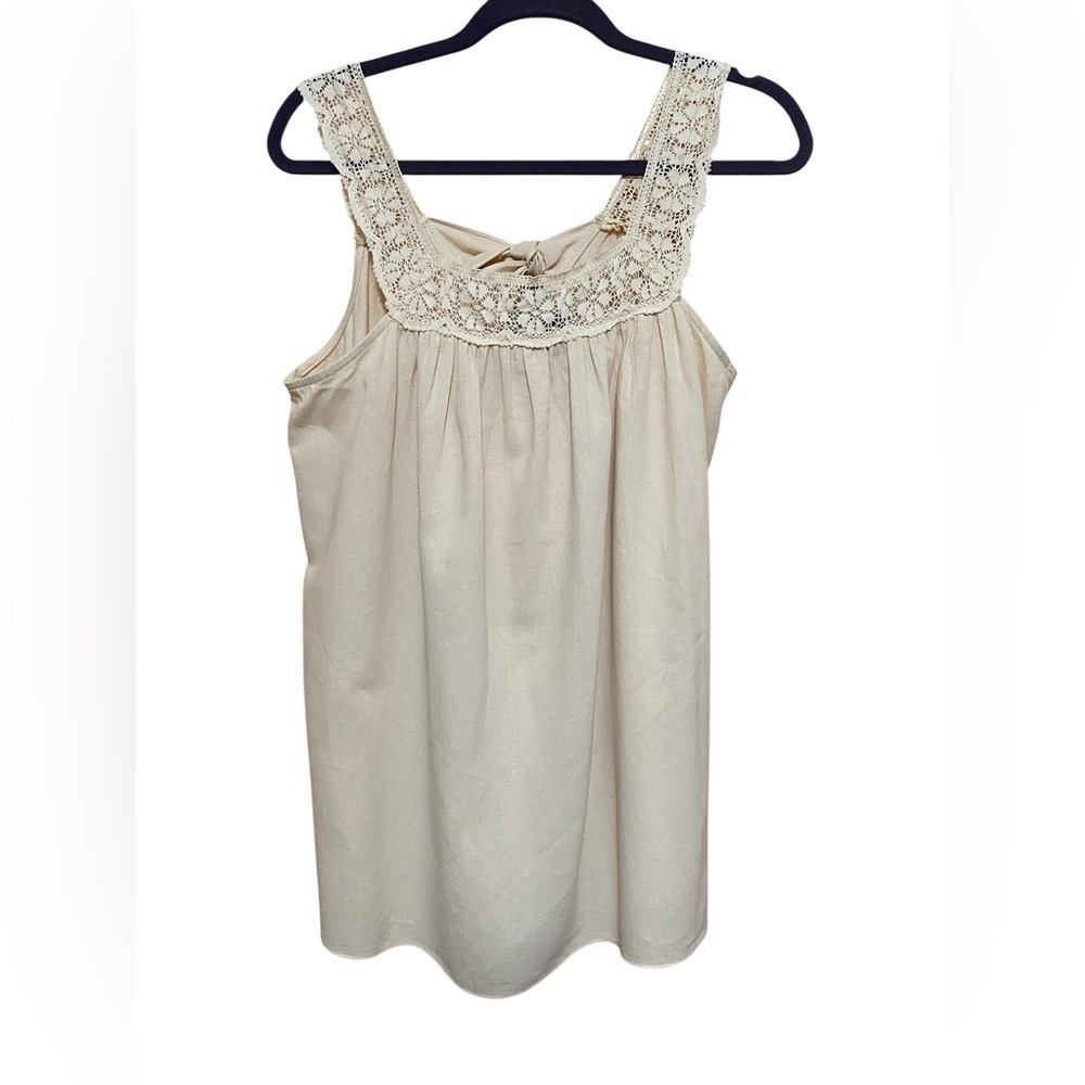 GiGiO USA Cream Sleeveless Top With Lace Detail And Bow Tie on Back.  Size Large